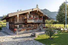 Bergromantik Inklusive Auf Der Urig Schonen Location Egerner Alm Am Tegernsee Freuen Sie Sich Auf Alpenlandische Sch Rustikale Hauser Bauernhaus Alm