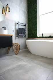 Retro style ideen und beispiele im wohnzimmer. 70 Ideen Fur Wandgestaltung Beispiele Wie Sie Den Raum Aufwerten Minimalistische Badgestaltung Minimalistisches Badezimmer Badezimmer Fliesen