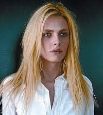 If You Are A Male Model With Long Hair And Feminine Features Stylists And Photographers May Re Work Your Look For Andrej Pejic Long Hair Styles Men Model Hair