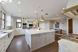 This entire property on 2 acres waterfront will only be avail. Nba Star Steph Curry Sells San Francisco Mansion For 3 2m Daily Mail Online