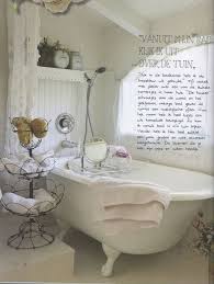 The softness is seen from its romantic touches like flowers and feminine colors. 25 Awesome Shabby Chic Bathroom Ideas For Creative Juice