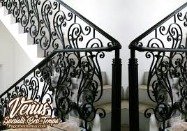 Salah satu contoh tipe pagar yang paling banyak dipasang saat ini adalah pagar model ulir. Jual Railing Tangga Besi Tempa Klasik Mewah Modern Railing Tangga Klasik Railing Tangga Layang Railing Tangga Besi Ulir Klasik Pagar Besi Tempa Minimalis