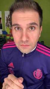 Las medias rotas de los futbolistas.