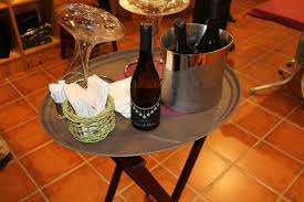 Detalle De La Botella De Vino Albarino De La D O Ribeira Sacra Pacio De Donas Bodega Atrium Vitis En El Centro Do Vino De Monforte De Lemos Ice Bucket Ice
