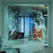 Распашные стеклянные двери