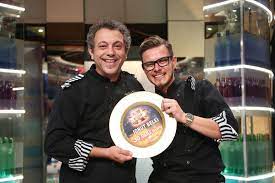 Acest show culinar va fi difuzat in fiecare duminica, luni si marti de la ora 20:30. Finala Chefi La CuÈ›ite 2020 Cine E Marele CaÈ™tigÄƒtor Al Sezonului 8 Antena 1