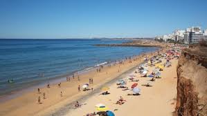 Chacun trouvera son compte au portugal. L Algarve Nommee Meilleur Endroit Au Monde Pour Prendre Sa Retraite Vivre Le Portugal