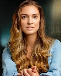 Mia Arthur's Instagram, Twitter & Facebook