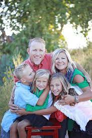 Amy Davis Photography The Slack S Family Photgraphy Bunkerville Nevada Family Photo Pose Cute Family Photos Family Portrait Poses