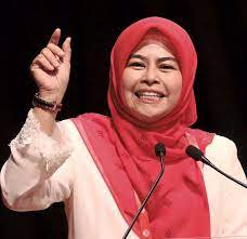Sebaik menerima pelantikan sebagai ketua pergerakan wanita umno yang baharu, datuk noraini ahmad berjanji untuk mengukuhkan kembali kedudukan parti itu di masa kana datang. Noraini Wearing Ppe During Lab Visit Was Part Of Sop Says Uitm The Star