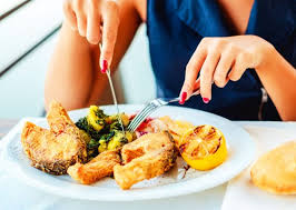 Un piatto di pasta, riso o cereali, meglio se integrali (oppure pane o patate) + un secondo proteico (carne, legumi, formaggi.) + verdura a volontà. Mangiare E Non Ingrassare 7 Accorgimenti Per Farlo Diventare Normale Benessere Alimentazione Sana Prodotti Bio E Rimedi Naturali Soluzionibio It