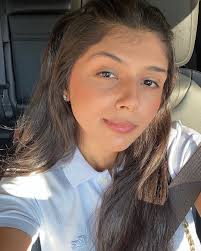 Larissa Ruiz (@lariruizz) • Instagram photos and videos