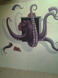 Objek yang digunakan juga tanpa batas, misalnya pemandangan, figuran, flora, fauna dan masih banyak lagi. Photobooth 3d Gambar Ilusi Optik Tiga Dimensi Gurita Keluar Dari Tembok Ilusi Optik Gambar Ilusi Optik Lukisan Dinding