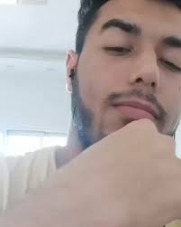 في مثل هذا اليوم وبالتحديد قبل تسعة عشر عاماً ،ولدت انا كأي شخص عادي كأي  طفل يكبر ،وكأي شاب يشبو على هذه الحياة شعاري هو الامل دائما مهما تعرقلت  هناك امل بعد نهوضك ., أبدا عامي الجديد بعد عامٍ مضى ...