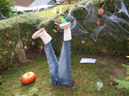 Very Frightening To The Design Of The Body Half Buried In The Ground Decoration Halloween Deco Halloween Deco Halloween Maison