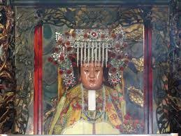 南瑤宮是臺灣彰化縣彰化市南瑤里的一座主祀天上聖母的媽祖 廟 建於18世紀清朝乾隆年間 在彰化縣城南門外 香火鼎盛 屢稱靈驗 1 有 彰化媽蔭外方 之名 現為中臺灣的重點古廟 1985年4月25日中華民國台灣 內政部公告指定為三級古蹟