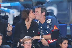 Face aux candidat(e)s, l'animateur n'est pas seul. Photos Jean Luc Reichmann Qui Est Sa Compagne Nathalie Lecoultre Gala