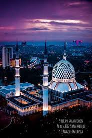 Pernah tengok pandangan dari atas. Sultan Salahuddin Abdul Aziz Shah Mosque In Selangor Malaysia The Sultan Salahuddin Abdul Aziz Shah Mosque I Beautiful Mosques Mosque Architecture Mosque Art