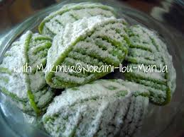 Sukat doh menggunakan satu sudu besar untuk pastikan mendapat kuih yang sama besar. Resepi Kuih Makmur Galeri Resepi