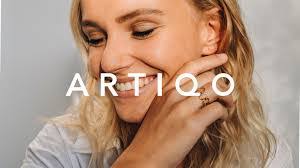 Jennifer Buchner's Instagram, Twitter & Facebook