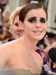 8 Celebrities Who Wear Too Much Makeup Celebrity Makeup Fails Makeup Fails Makeup Humor