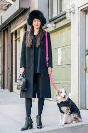 寒くても気分が上がる nyモデル 愛犬の散歩スタイル nyスナップ ファッションアイデア モデル 犬 散歩