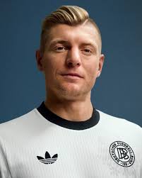 🎯Today's shoutout is 𝐊𝐫𝐨𝐬𝐧𝐲! With over 12 years of experience  shooting for top athletes and global brands, Krosny brings consistency,  quick thinking, and unmatched quality—especially under pressure. 🙌 From  lifestyle and football