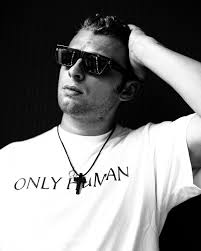 JESSE JO STARK FOR GR-06/SS22 @jessejostark sits down with @alexgfrank to  talk her debut album and turning Instagram poetry into music lyrics. The  16-page profile is photographed by @lukeabby and styled by @