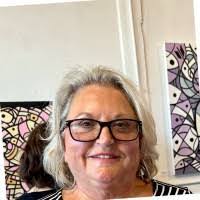 Laura Collinsworth's Instagram, Twitter & Facebook