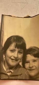 Hi im trying to trace a friend of mine from many years ago her name then  was rosalyn macfarlane she lived in hillend rd lambhill glasgow.she has a  sister called cathrene ....and