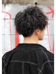 ツーブロックフェザーマッシュ スパイラルパーマ 無造作ランダム l034241128 ネイビー navy のヘアカタログ ホットペッパービューティー メンズ ヘアスタイル スパイラルパーマ ツーブロック パーマ