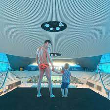 Tom daley, 27, was seen knitting during women's 3m springboard diving final in tokyo. Diver Tom Daley S Son 2 Joins Him At Top Of London S Olympic Pool People Com