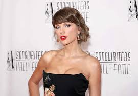 Taylor Swift Looks Angelic in a $3,500 Tulle Gown With Gold Appliqués and a Sparkling Wedding Ring — Yahoo