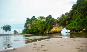 El cuartel superior ostenta el arco natural del morro teniendo como fondo el cielo azul y el mar el municipio de tumaco es el más suroccidental de colombia y el primero y único puerto nariñense y el. Arco Del Morro En Tumaco Es Uno De Los Destinos Recomendados De Colombia La Fm