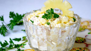 салат с курицей и ананасами и грибами и кукурузой Salat S Indejkoj Gribami I Ananasami Recept Idei Dlya Blyud Salaty S Kuricej I Ananasom Salat S Indejkoj