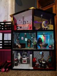 Helfen sie auch anderen mit ihrem gewonnenen wissen. 100 Monster High Haus Ideen In 2021 Monster High Puppenhauser Puppenhaus
