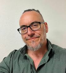 Nouveau doyen à l'école professionnelle en arts appliqués eikon