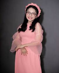 Phương mỹ chi áo dài. PhÆ°Æ¡ng Má»¹ Chi Diá»‡n Ao Dai Tráº¯ng Ä'áº¹p Tinh Khoi Bao Phá»¥ Ná»¯ Viá»‡t Nam