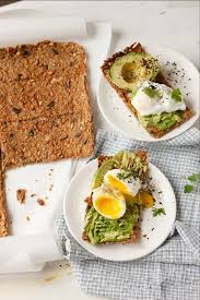 Knackebrot Mit Avocado Und Ei Rezept Rezept Rezepte Lebensmittel Essen Essen Und Trinken