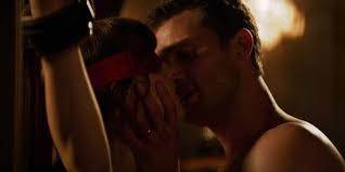 A l'affiche en février 2015 du film tant attendu 50 nuances de grey, cette dernière refuse catégoriquement que sa mère la voit dans ce film. La Bande Annonce Sexy De 50 Nuances Plus Claires Cosmopolitan Fr