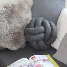 So haben sie aber noch keine schöne form. Knoten Kissen Knot Sofa Kissen Dekoration Beige