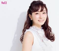 白く透明感のある肌になりたけれど 紫外線を浴びちゃったし 肌質的に無理 そう思い込んでいませんか 美肌の持ち主である美容家 石井美保さんは 試行錯誤を繰り返し 自分で肌を育ててきたからこそ 今がある 進化した美白アイテムを上手に使った 白肌の育て方を