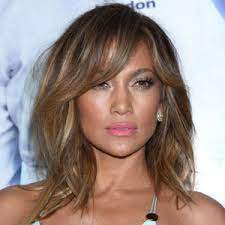 Cette saison, on craque pour la coupe boule revisitée, légèrement effilée sur les pointes, qui. Coupe De Cheveux A 40 Ans