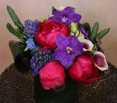 Send flowers right from our online catalog to make sure you send the right gift and/or the right bouquet to surprise someone special. Flower Delivery Nyc Same Day Flower Delivery Nyc Florist In New York Columbia Midtown Florist