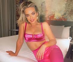 Check spelling or type a new query. Abbie Chatfield Shows Off Her Enviable Figure In Sultry Lingerie Photos Ibtimes India
