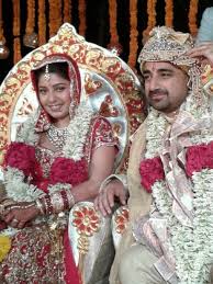 Sunidhi chauhan news, gossip, photos of sunidhi chauhan, biography, sunidhi chauhan sunidhi chauhan is a 37 year old indian singer. Sunidhi Chauhan Wiki Age Husband Children Family Biography More Wikibio