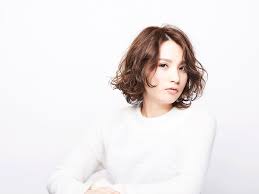 大人可愛いミディアムパーマスタイルカジュアルスタイルカタログ