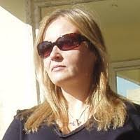 Iona Scott's Instagram, Twitter & Facebook