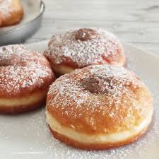 Si consiglia di consumare subito i bomboloni, oppure conservarli non farciti fuori dal frigorifero coperti con pellicola o in un sacchetto di carta per un paio di giorni al massimo. Krapfen Bomboloni Berliner Una Cuoca Imperfetta