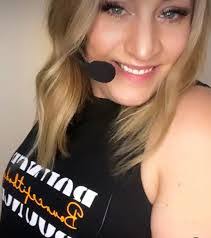 Stephanie Clift's Instagram, Twitter & Facebook